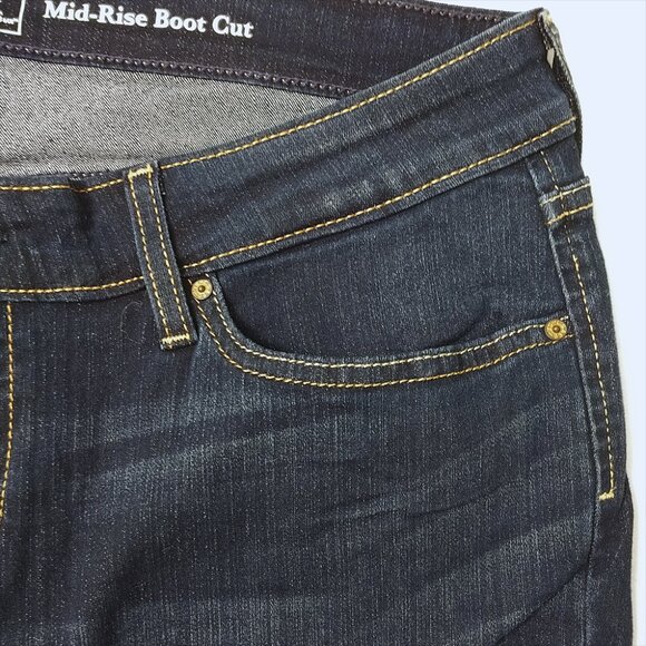 Signature Levi Strauss Gold Women's Mid-Rise Bootcut Jeans Size 14S 32/30 Short - Picture 3 of 8